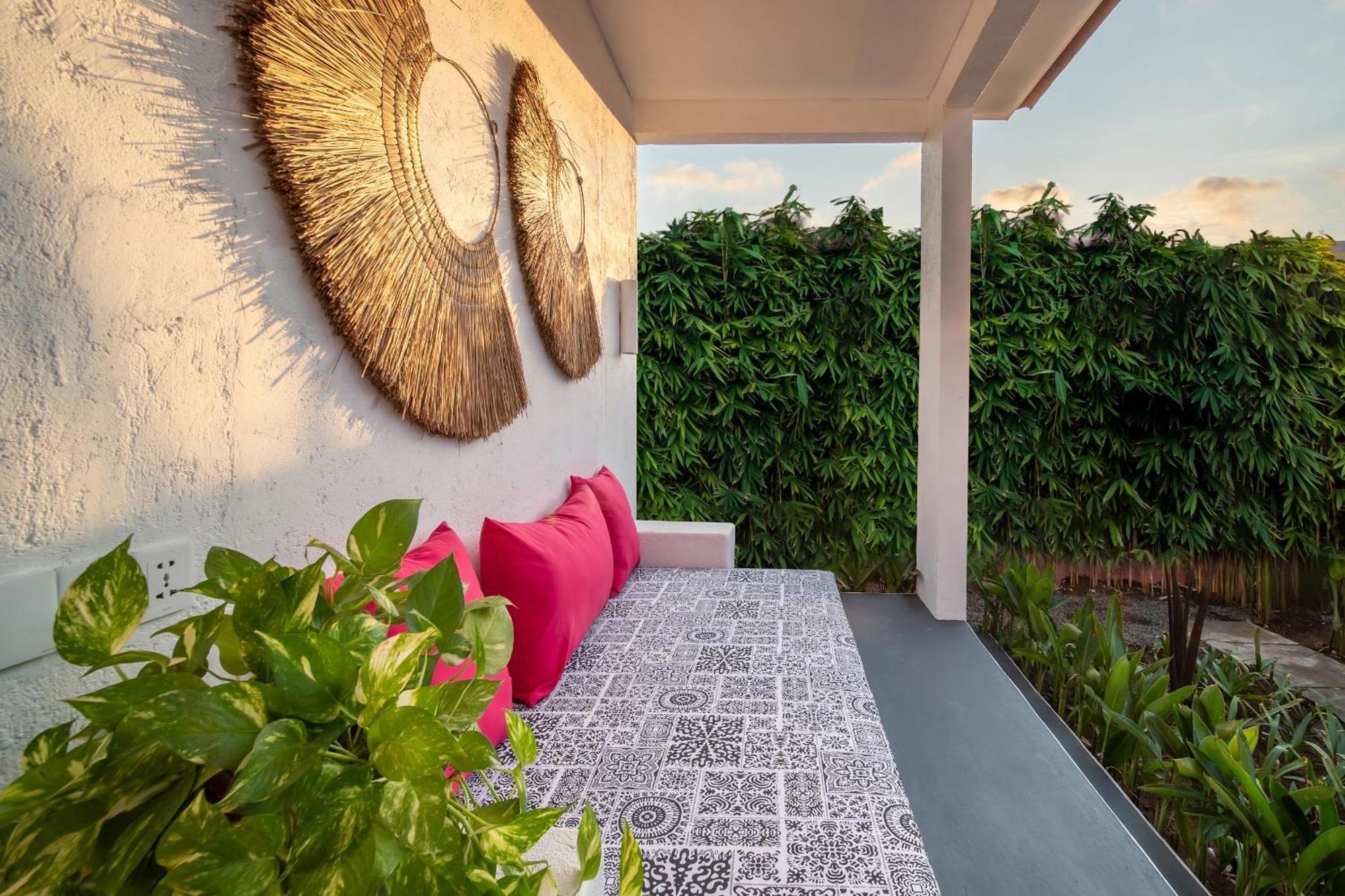 Pinkprivate Balangan - For Cool Adults Only Bed & Breakfast Jimbaran  Exterior photo